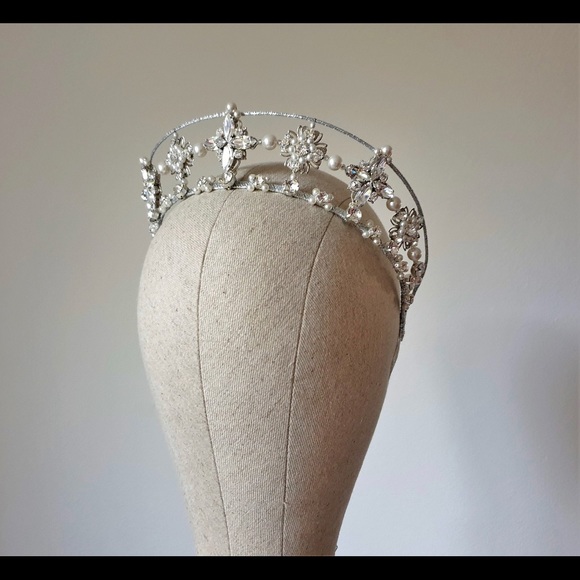 Wedding Bridal Tiara - Picture 4 of 8